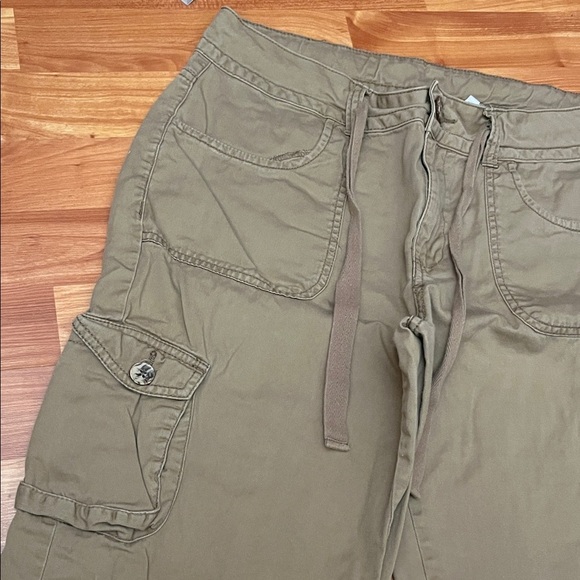 Women's Cargo Capris - Khaki Green Size 12 Faded Glory - Picture 2 of 4